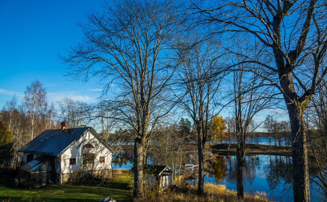 Romantic Spa Villa With Fireplace By The Lake Stjarnsund Kültér fotó