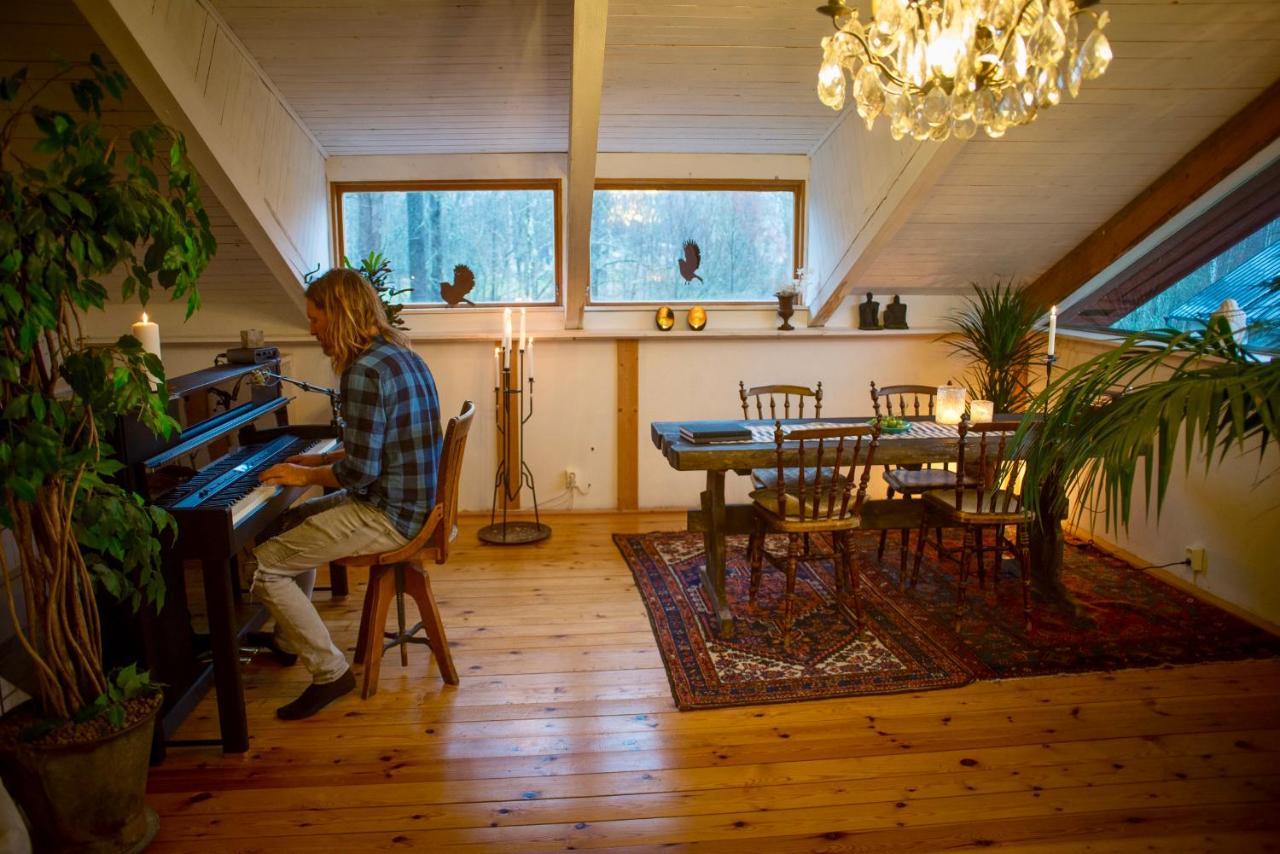 Romantic Spa Villa With Fireplace By The Lake Stjarnsund Kültér fotó
