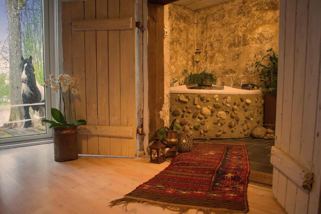 Romantic Spa Villa With Fireplace By The Lake Stjarnsund Kültér fotó