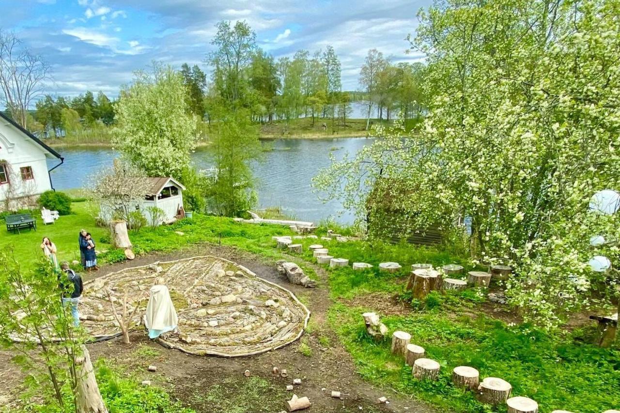 Romantic Spa Villa With Fireplace By The Lake Stjarnsund Kültér fotó