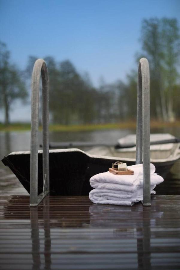 Romantic Spa Villa With Fireplace By The Lake Stjarnsund Kültér fotó